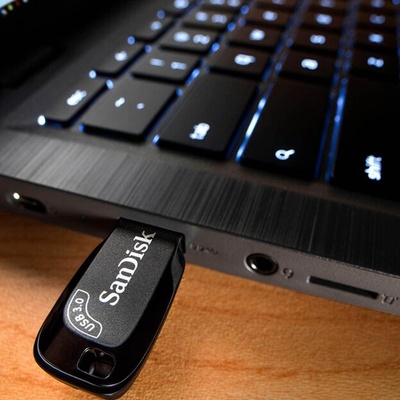 PENDRIVE 32GB SANDISK Z410 ULTRA SHIFT 100MBS USB 3.0 PRETO - Imagem 2